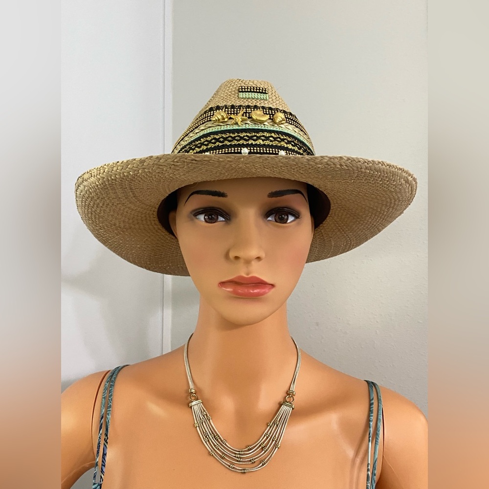 BEAUTIFUL MULTI TIERED NECKLACE - Picture 9 of 16